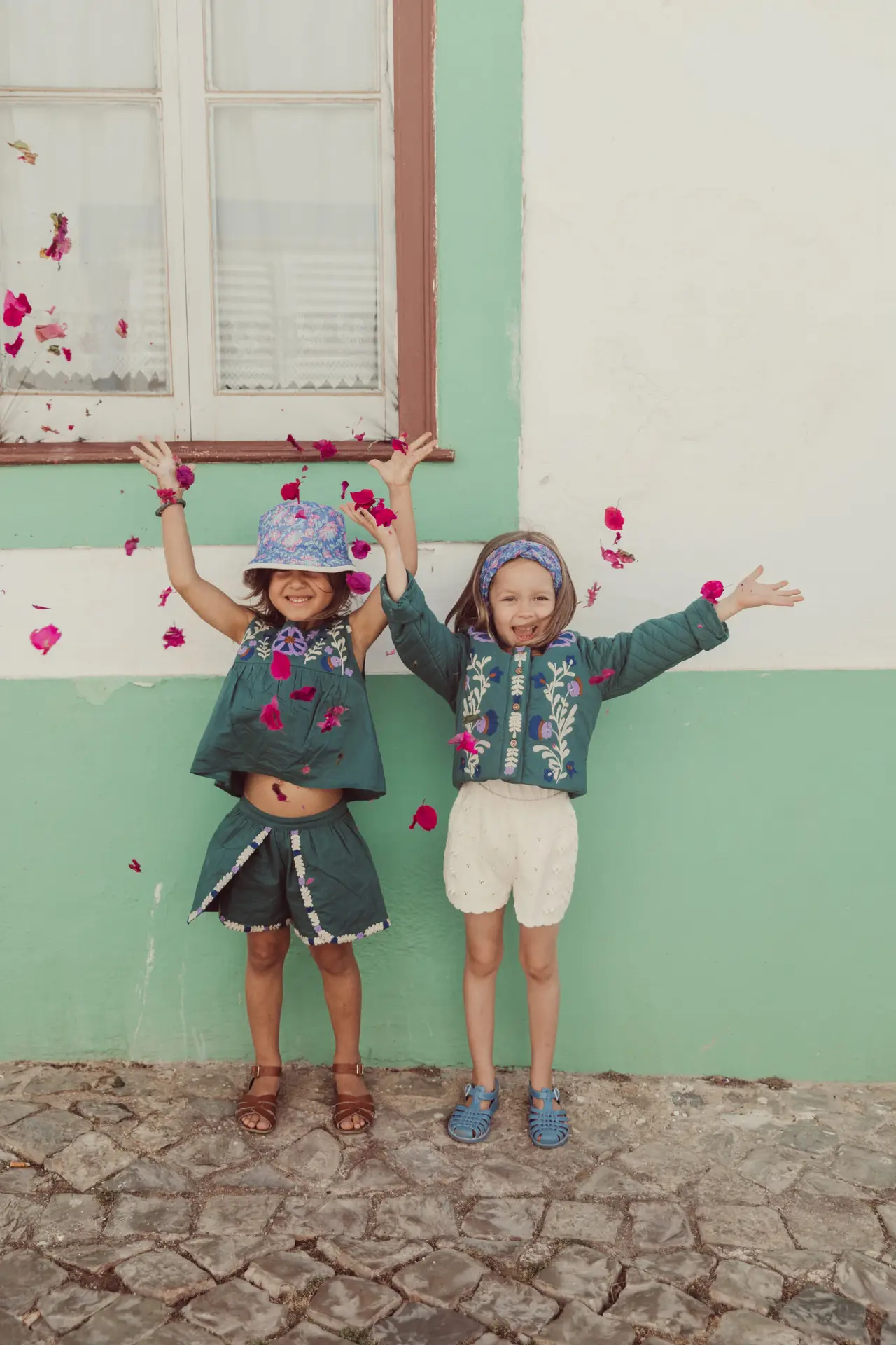 image00154 – Togs Moments +Post Title + Separator + Category + Separator + Site Title