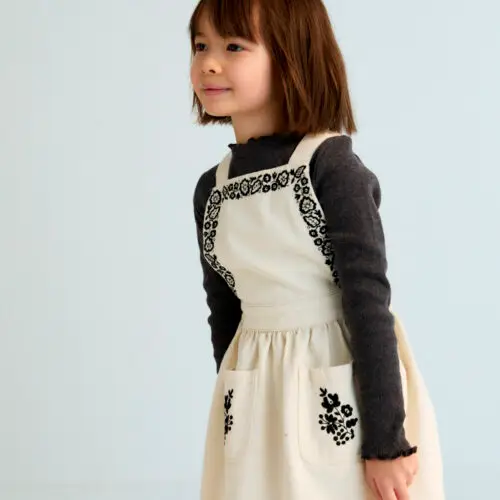 L_34_TNS_GIRL_2494 – Togs Moments +Post Title + Separator + Category + Separator + Site Title