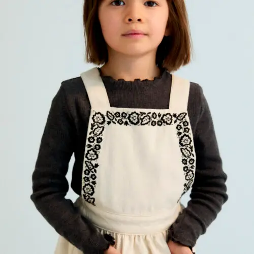 L_34_TNS_GIRL_2509 – Togs Moments +Post Title + Separator + Category + Separator + Site Title