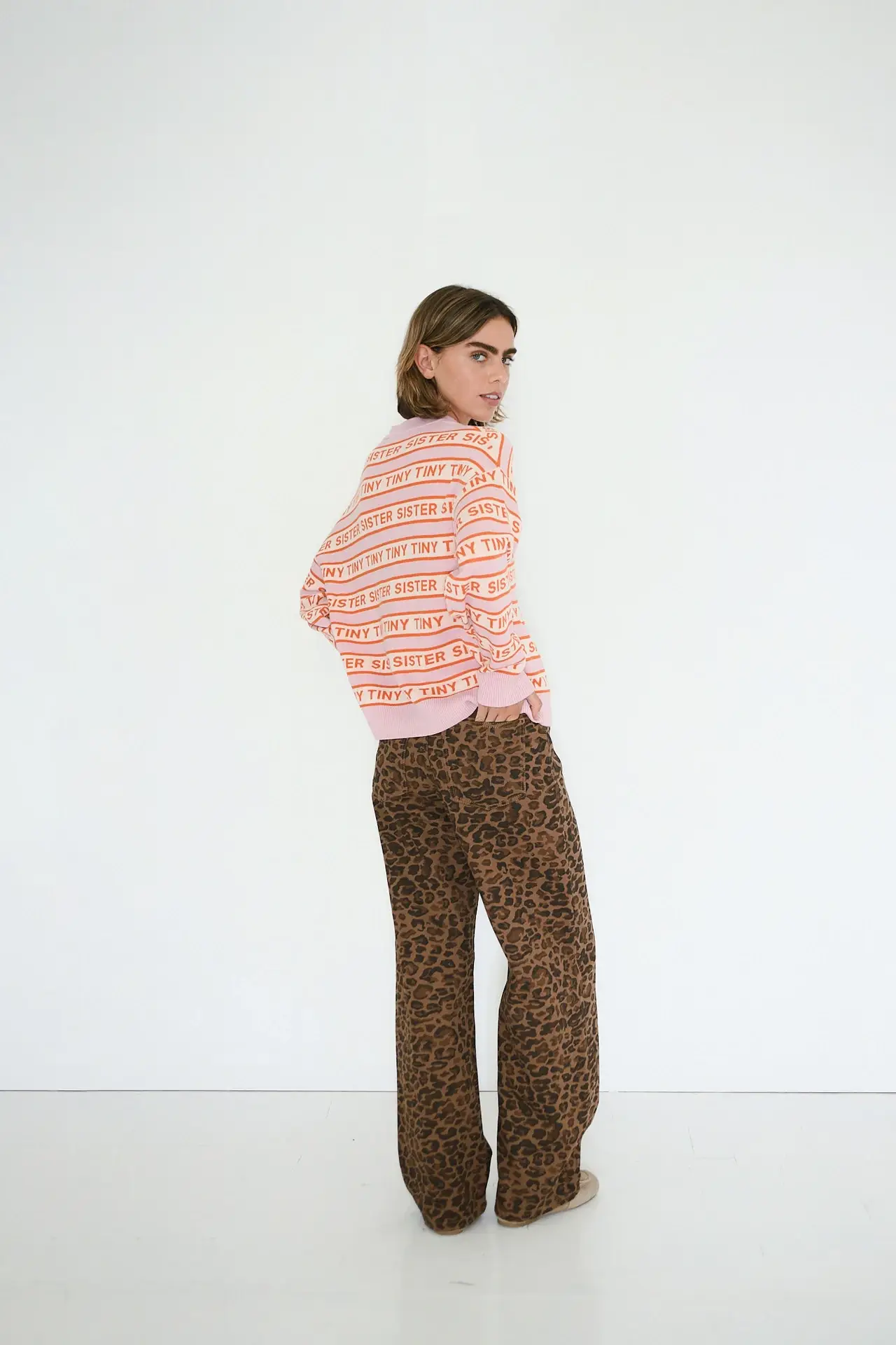 aw25-676-p21_9 – Togs Moments +Post Title + Separator + Category + Separator + Site Title